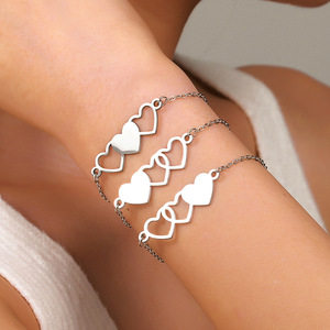 Ensemble de 3 bracelets en acier inoxydable en forme de cœur, bijoux de mode pour femmes, bracelets élégants et polyvalents, origine Yiwu - Product Image 1