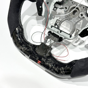 Nouveau volant en fibre de carbone forgée noir de haute qualité avec LED et revêtement en daim pour <span class=keywords><strong>Nissan</strong></span> 370Z <span class=keywords><strong>350Z</strong></span> GT-R 2010-2016 Plug and Play - Product Image 4
