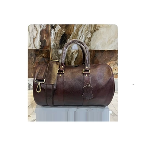 Sac de voyage classique en cuir véritable pour hommes et femmes, idéal pour les courts séjours, les séances de sport et l'usage quotidien. Fournisseur indien. - Product Image 1
