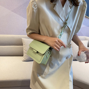 <span class=keywords><strong>Sac</strong></span> à bandoulière carré <span class=keywords><strong>petit</strong></span> format pour femme, style rétro urbain, simple et tendance, <span class=keywords><strong>avec</strong></span> chaînes, ODM/OEM - Product Image 3