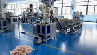Machine automatique de comptage et d'emballage de dés en bois avec sept cuvettes vibrantes pour l'emballage en sachet de jeux de dés polyédriques