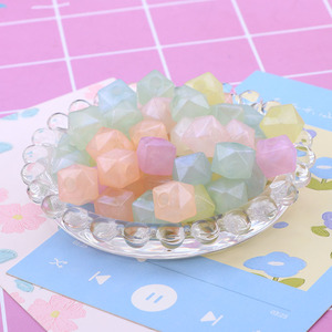 Nuevas cuentas sueltas acrílicas con purpurina rombal de agujero pasante para collar de pulsera de pegamento de crema DIY Cadena de teléfono móvil - Product Image 4