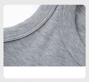 Camiseta sin mangas de verano para mujer con logo personalizado, cuello redondo, tejido acanalado, transpirable y casual. - Product Image 4