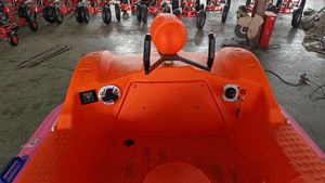 Bateaux gonflables électriques QIQU au design exclusif avec pistolet à eau, musique et lumières - Product Image 2