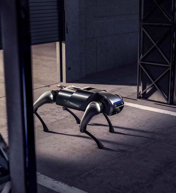 MIUI Model 777 Airport Subway High Speed Rail Biomimetic Quadruped Security Robot Face Recognition Tracking Patrol Dog