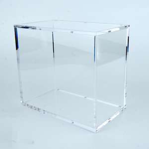 Estuche Acrílico Transparente Ecológico de PMMA Lucite para Caja de Exhibición de Cartas Pokémon Japonesas con Cubierta Magnética y Base Negra - Product Image 3