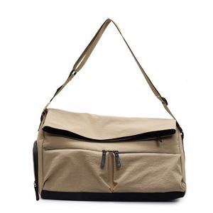 Sac de sport grande capacité personnalisé avec logo, sac de voyage tendance et imperméable pour femmes et hommes, idéal pour le sport et les loisirs, vente en gros - Product Image 4