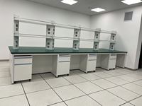 Table de travail de laboratoire en acier ISO9001 avec armoire mobile en bois pour l'industrie légère, les tests de routine et les petites salles de R&D - Vente en gros