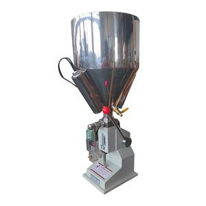 Machine à piston semi-automatique haute productivité pour <span class=keywords><strong>la</strong></span> fusion de plastiques, boissons, huiles, produits chimiques, chocolat, bougies, fromages et beurres - Product Image 1