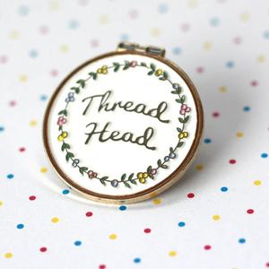 カスタムソフトエナメルニードルキーパークロスステッチ使用スレッドヘッドニードルマインダー磁気ピン - Product Image 2