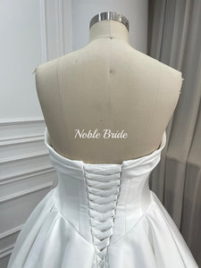 Abito <span class=keywords><strong>da</strong></span> <span class=keywords><strong>Sposa</strong></span> Senza Spalline in Raso <span class=keywords><strong>con</strong></span> Scollatura a Cuore, Gonna a Palloncino Plissettata e <span class=keywords><strong>Velo</strong></span> in Tulle <span class=keywords><strong>con</strong></span> Fiori 3D, Elegante Abito Nuziale - Product Image 4