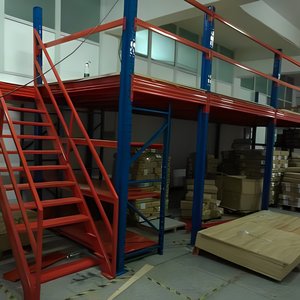 Plataforma de entresuelo de servicio pesado con piso de <span class=keywords><strong>madera</strong></span> de acero recubierto de polvo para equipos de almacenamiento de carga con estante de palé de cubierta de alambre - Product Image 4