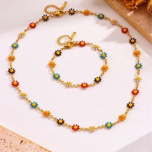Conjunto de Collar y Pulsera de Flores de Moda, Juego de Margaritas Pequeñas en Oro de 18k, Pulsera de Margaritas de Siete Colores, Conjunto de Collar de Margaritas de Colores - Product Image 1