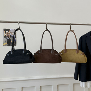 Sac à main de style vintage en daim multicolore; série de sacs à bandoulière pour femmes minimalistes ornés de métal. - Product Image 5
