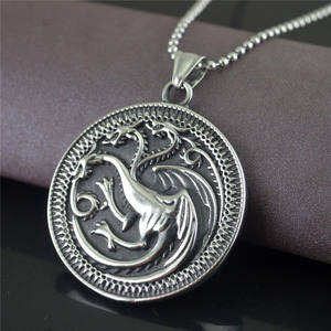 सिंहासन का खेल तीन सिर वाली अग्नि पेंडर हार शुआंगलुओ रेट्रो डोमिनिक टाइटेनियम स्टील गहने - Product Image 3