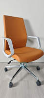Fauteuil de bureau moderne en cuir PU FoShan, dossier haut avec fonction pivotante, inclinable, repose-pieds, appui-tête et accoudoirs, idéal pour la maison ou les cadres.