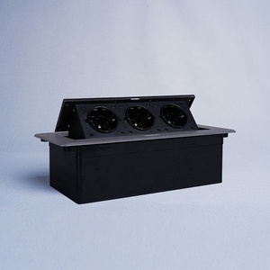 Enchufe de Escritorio Retráctil de Aleación de Aluminio, 3 Tomas Schuko Alemanas 16A 250V, Mecanismo de Elevación Suave, Resistente a Manchas y al Óxido - Product Image 1