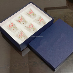 Copa de vino de estilo lujoso Art Deco, ligera y fresca, con patrón martillado, pintada a mano, ecológica. - Product Image 1