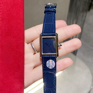 Montre pour femme Bracelet en crocodile rouge avec cadran en nacre Accents de diamants - Product Image 1