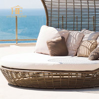 Lit de repos demi-lune de haute qualité en rotin antique pour jardin, piscine et extérieur, avec baldaquin
