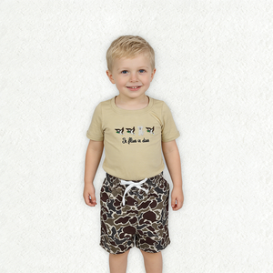 En stock: Pantalones cortos de camuflaje con bordado de pato 'It Flies It Dies' para niños, conjuntos de caza, ropa al por mayor para niños pequeños, ropa de fábrica para boutiques. - Product Image 2