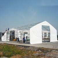Structure en acier pour entrepôt, imperméable, extérieure, robuste, abri de stockage portable avec porte