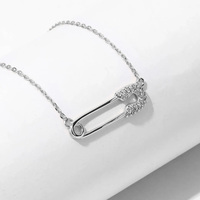 AN088 Collier tendance en argent sterling 925 avec pendentif épingle de sûreté pavé de zircons pour femme, style trombone, idéal pour les cadeaux d'anniversaire