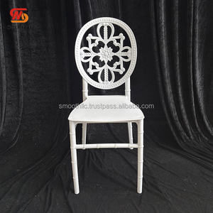 Chaise de mariage lisse, vente chaude, nouveau design, chaise en plastique de mariage avec dossier fleuri, chaise Chiavari - Product Image 1