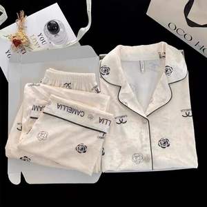 <span class=keywords><strong>Pigiama</strong></span> da <span class=keywords><strong>Donna</strong></span> di Lusso Autunno Inverno Nuovo Cardigan in Velluto Dorato a Maniche Lunghe Set Abbigliamento da Casa Floreale <span class=keywords><strong>Taglie</strong></span> Forti - Product Image 2