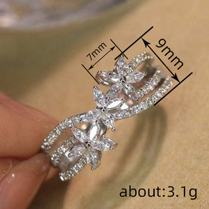 Anello a Quadrifoglio Intrecciato per Donne, Elegante Gioiello da Dito alla Moda - Product Image 4