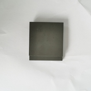 Carreaux en <span class=keywords><strong>carbure</strong></span> <span class=keywords><strong>de</strong></span> <span class=keywords><strong>bore</strong></span> B4C incurvés simples et multicourbes personnalisés plaque <span class=keywords><strong>de</strong></span> céramique plate hexagonale carrée pour le soudage - Product Image 4