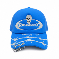 Casquette Trucker de Luxe Légère en Maille Haute Qualité, 5 Panneaux, avec Détail Anneau Métallique, Broderie Logo Personnalisé Crâne Fil Barbelé