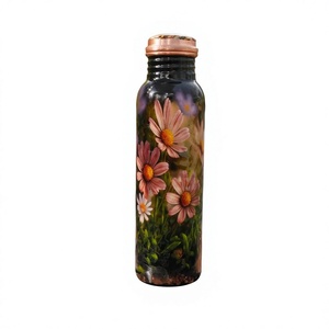 Elegante Botella de Agua de Cobre Puro con Estampado Floral, Acabado en Laca Brillante Color Malva Negro - Product Image 1