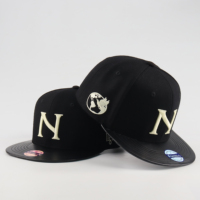 Casquette de sport unisexe 5 panneaux en cuir à visière plate, personnalisable OEM, avec logo brodé de haute qualité, en laine, nouveau modèle, motif feuille tropicale