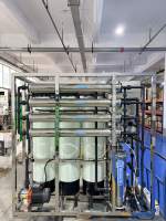 Machine de filtration d'eau RO 1 TPH montée sur skid, certifiée CE, pour l'alimentation en eau centralisée des hôtels, hôpitaux et écoles, installation facile