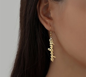 Nuovissimi <span class=keywords><strong>orecchini</strong></span> personalizzati in acciaio inossidabile con lettere personalizzate <span class=keywords><strong>orecchini</strong></span> regalo <span class=keywords><strong>di</strong></span> compleanno <span class=keywords><strong>di</strong></span> san valentino - Product Image 1