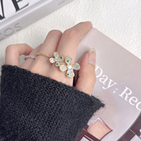 Bagues de mode pour femmes plaquées or 18 carats avec pavé de zircone cubique, motif floral, accent vert, zircone cubique carrée, bague ajustable en or, bijoux de luxe