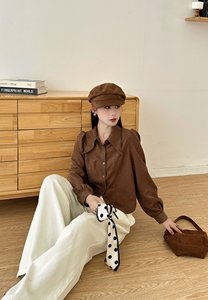 เสื้อสตรีทรงหลวมไซส์เดียวผ้าซาตินไอซ์ซิลค์แห้งเร็วและระบายอากาศได้ดีสำหรับใส่ทำงานในสำนักงานแบบสบายๆ<span class=keywords><strong>ล</strong></span>วด<span class=keywords><strong>ล</strong></span>ายพื้น - Product Image 4