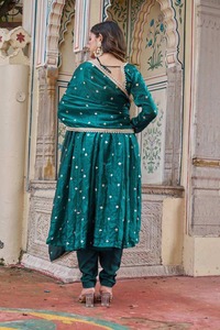 ชุดเดรส Anarkali ขายดีที่สุดสำหรับผู้หญิง ออกแบบสำหรับงาน Diwali งานแต่งงาน และงานปาร์ตี้ มีจำหน่ายในราคาส่งออก - Product Image 4