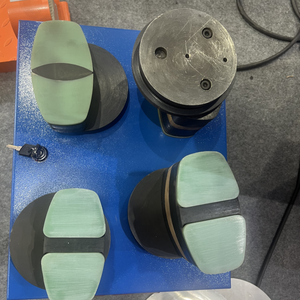 Machine de formage de tôle pour la fabrication aérospatiale et automobile portes et capots supportant - Product Image 2