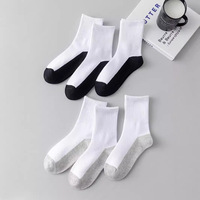 Chaussettes en coton pour enfants de style collège d'automne Bas pour garçons et filles de taille moyenne Saison d'été en gros