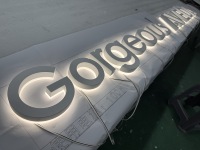 Lettres en relief 3D personnalisées rétroéclairées par LED, étanches IP65, pour enseignes de bar extérieures, options de couleurs RVB, compatibles Google Assistant, décoration de bâtiments