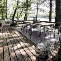 Ensemble table et chaises d'extérieur design nordique pour cour, balcon, terrasse, hôtel, gîte, mobilier de loisirs extérieur