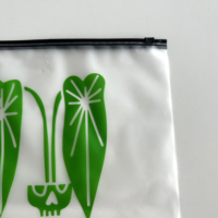 Logo imprimé refermable Poly Pe vêtements T-shirts sac emballage en plastique à fermeture éclair givré personnalisé sac à fermeture éclair pour vêtements