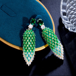 Magnifiques Boucles d'Oreilles Pendante Longues Coupe <span class=keywords><strong>Marquise</strong></span> Pierre Zircon Cubique Vert pour Fête Mariage Bijoux Fantaisie Indiens <span class=keywords><strong>Femme</strong></span> - Product Image 4