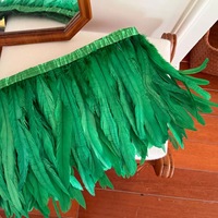 Frange de plumes de coq blanchies et teintes multicolores en gros pour accessoires de couture de robes de fête, de mariage et de carnaval