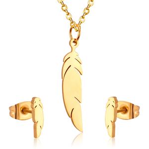 Vente en gros de colliers et boucles d'oreilles en acier inoxydable plaqué or 18 carats de haute qualité pour femmes, personnalisables, ensemble de bijoux en forme de feuille - Product Image 1