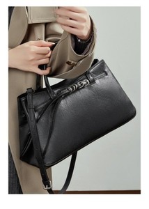 กระเป๋าถือหนังแท้พกพาสะดวก ดีไซน์วินเทจ สีพื้น ป้องกันการโจรกรรม สะพายไหล่หรือถือได้ เปิดปิดง่าย ใช้ได้ทุกฤดู - Product Image 6