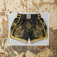Shorts de boxe en satin extensible pour hommes de haute qualité, style Muay Thai, logo personnalisé devant et derrière, légers et respirants pour l'entraînement