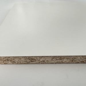 <span class=keywords><strong>Tablero</strong></span> <span class=keywords><strong>OSB</strong></span> de Melamina Laminada Blanca de 1220*2440 mm y 18 mm para Cocina, Dormitorio, Baño, Encimera, Cama, Exterior - Product Image 1